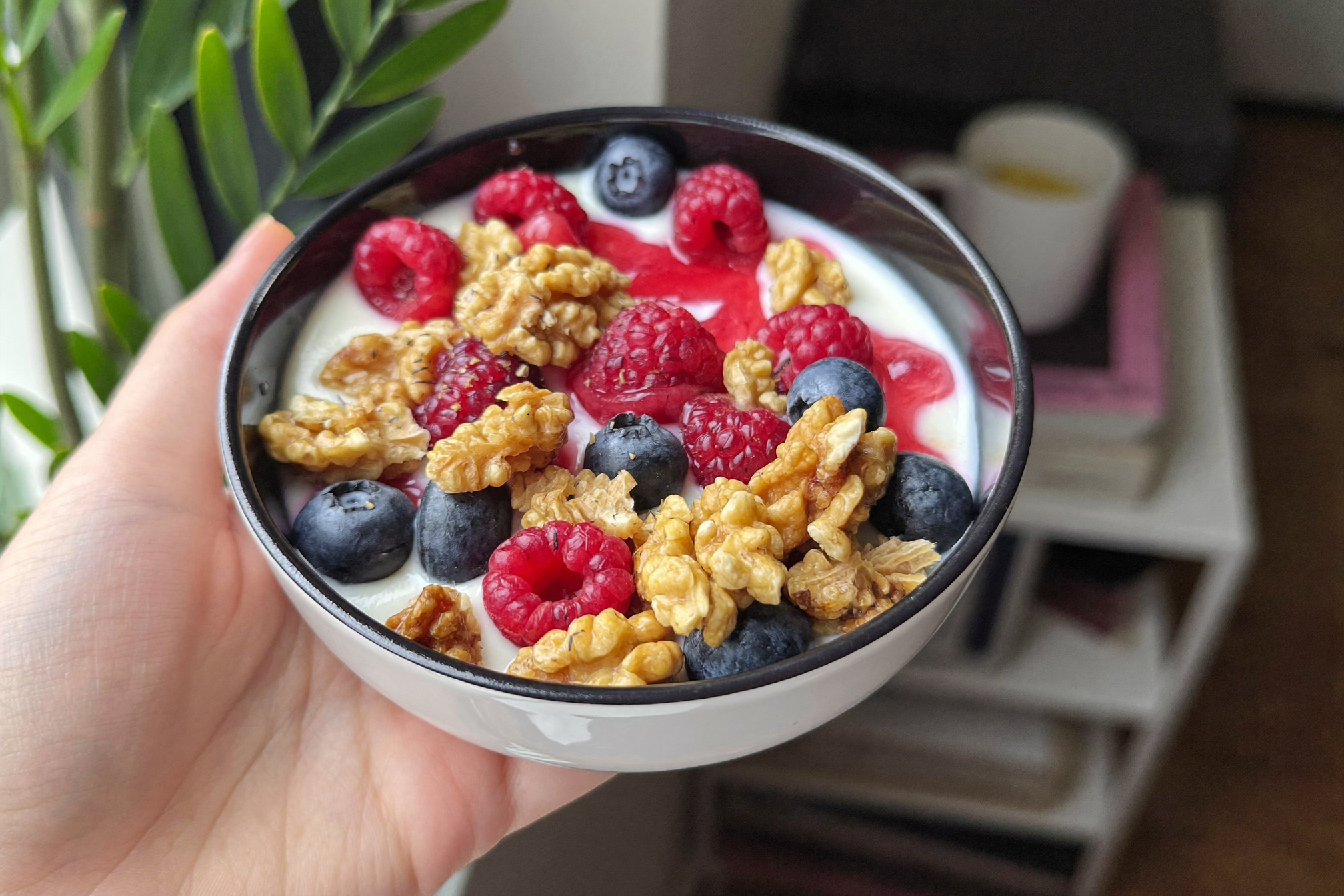 Yaourt grec, fruits rouges et noix — recette anti-cholestérol